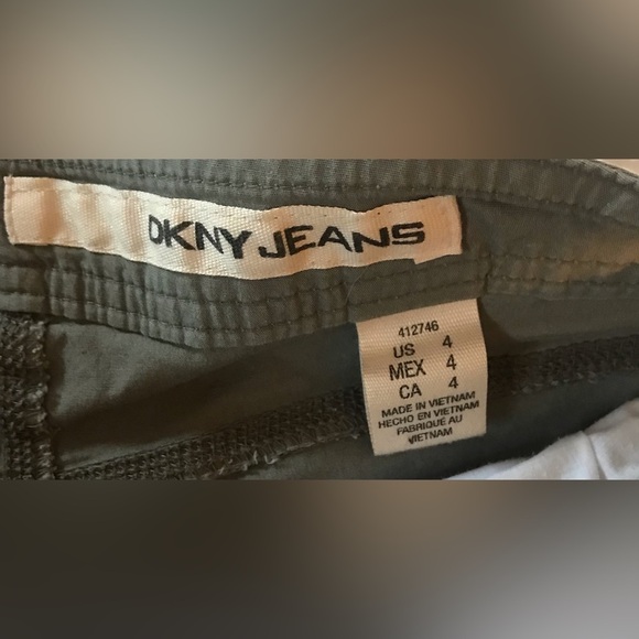 DKNY Jeans Green Camo Color Cuffed Shorts Size 4 - Picture 2 of 6
